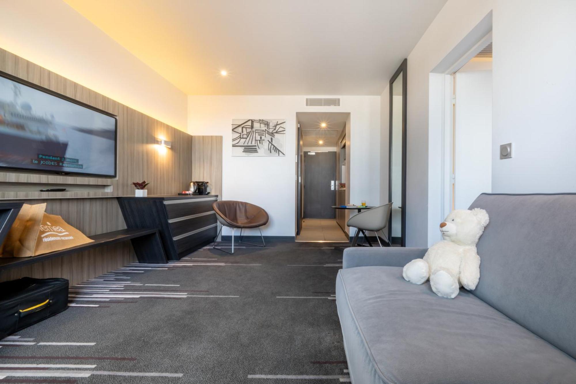 One-Bedroom Apartment